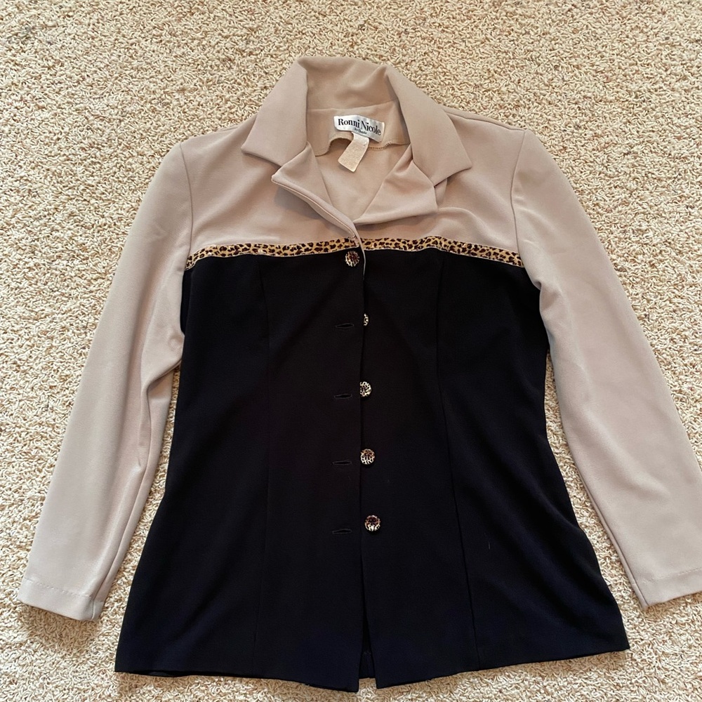 Vintage Y2K tan and black blazer blouse with cheetah button detailing Size M